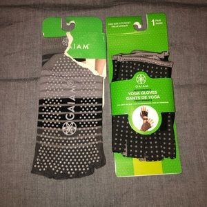 Gaiam yoga socks and gloves BNWT